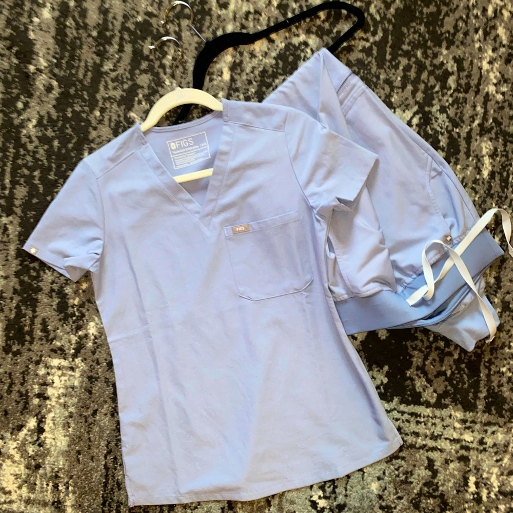 XS/XXS FIGS Vapor Blue HW Zamora Joggers, Catarina Top, Nala Top Scrubs